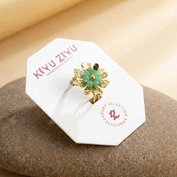 Golden_Flower_Ring_With_Green_Stone