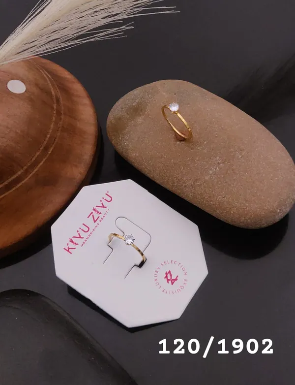 Minimalist_Single_Stone_Gold_Ring