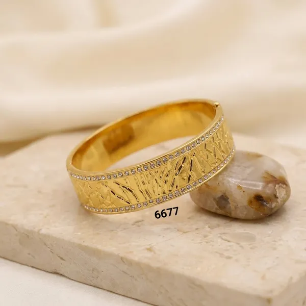 Kiyu_Zyu_Exclusive_Collection_Gold-Toned_Textured_Bangle_Pair_With_Crystal_Embellishments