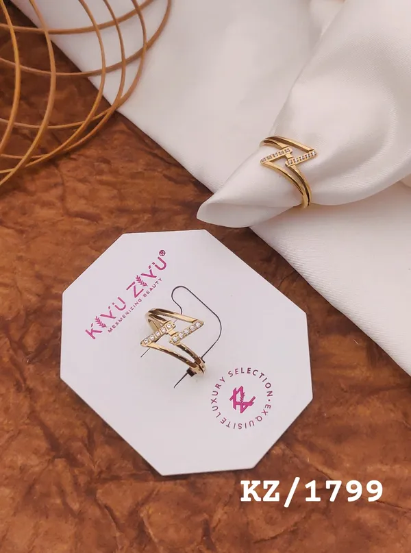 Elegant_Gold-Plated_Adjustable_Ring_With_Crystal_Embellishments_-_Kz/1799