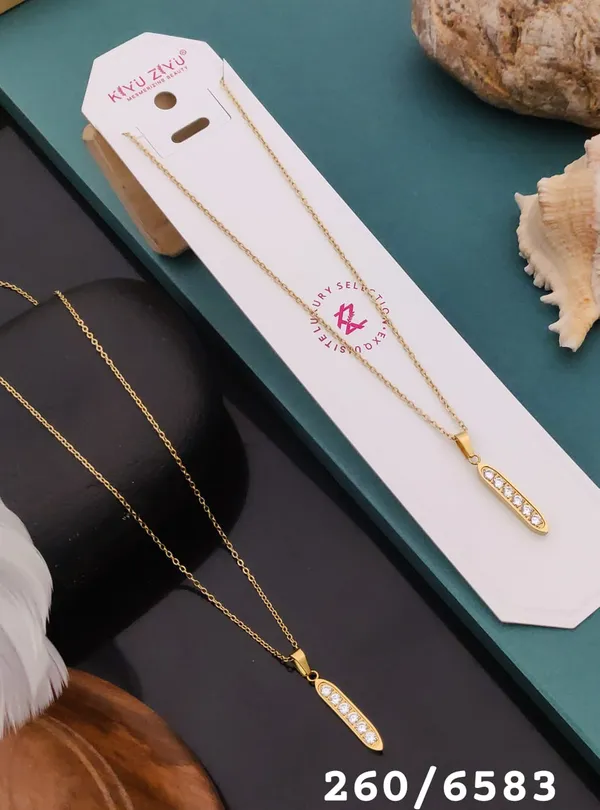 Elegant_Crystal-Studded_Oval_Pendant_Necklace_-_Gold_Tone