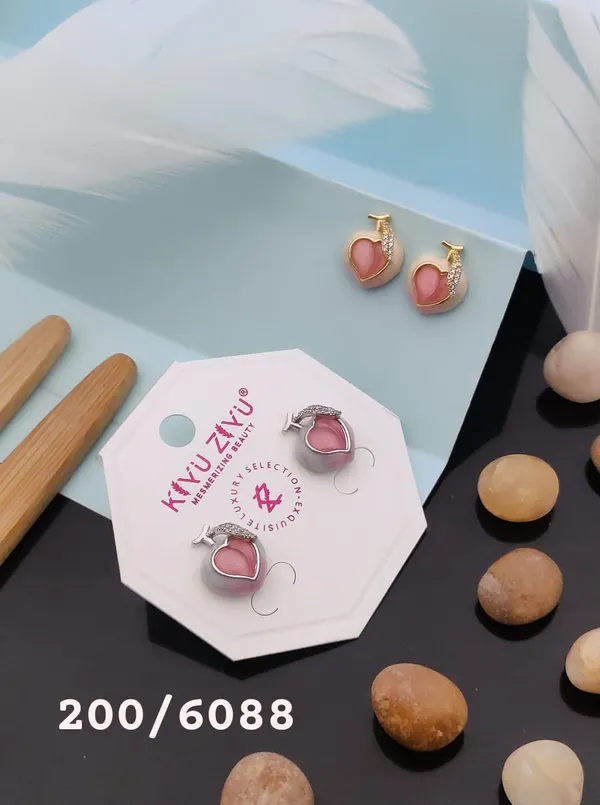 Pink_Heart-Shaped_Stud_Earrings_With_Gold_Accents