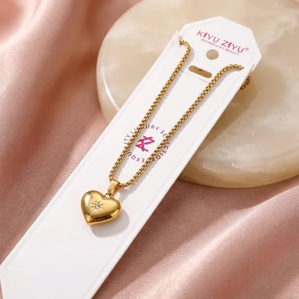 Gold_Heart_Pendant_Necklace_With_Star_Accent