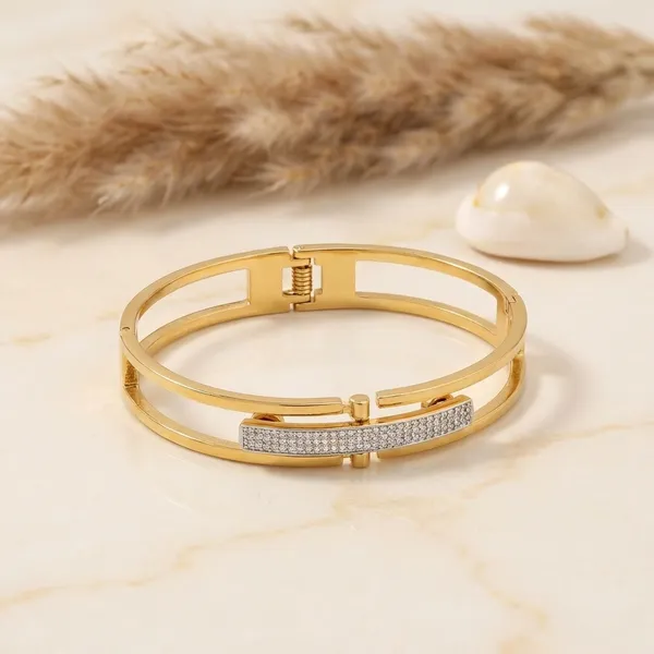 Elegant_Gold-Plated_Safety_Pin_Bracelet_Set_With_Crystal_Accents