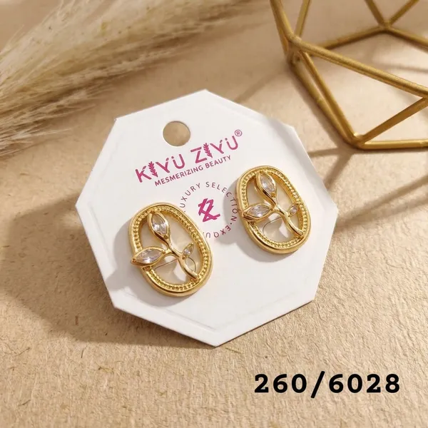 Golden_Oval_Leaf_Design_Stud_Earrings