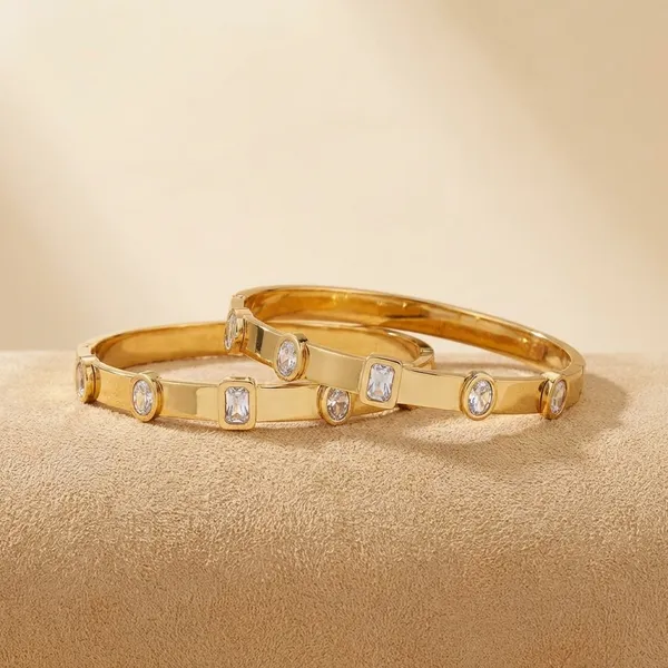 Kivu_Exclusive_Collection_Gold-Toned_Bracelet_Set_With_Crystal_Embellishments_-_Plain_6717