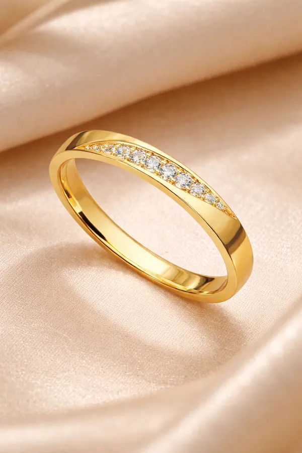 Elegant_Gold-Plated_Ring_With_Cubic_Zirconia