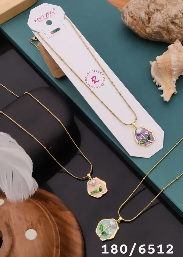 Crystal_Tulip_Pendant_Necklace_With_Gold_Chain