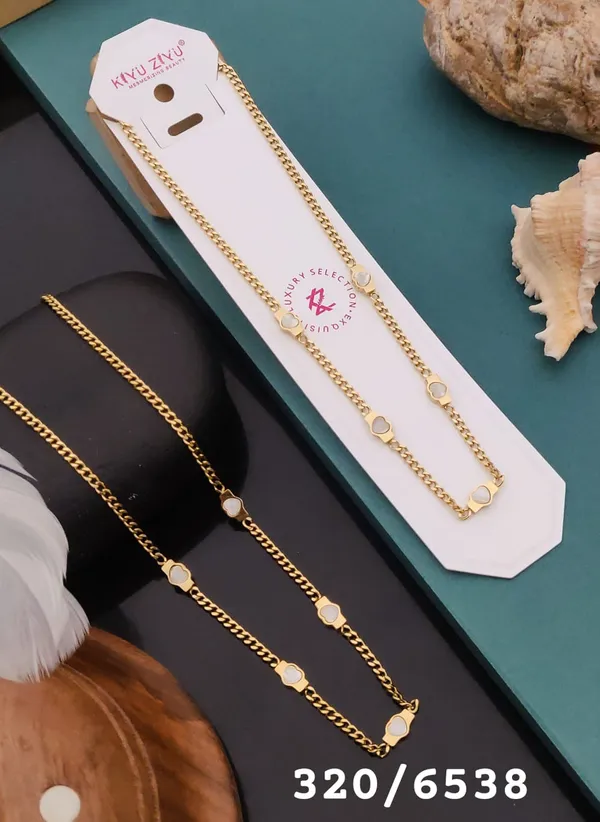 Gold_Chain_With_White_Stone_Accents