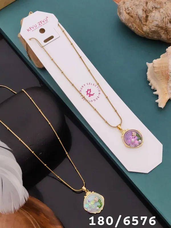 Crystal_Floral_Pendant_Necklace_With_Delicate_Chain
