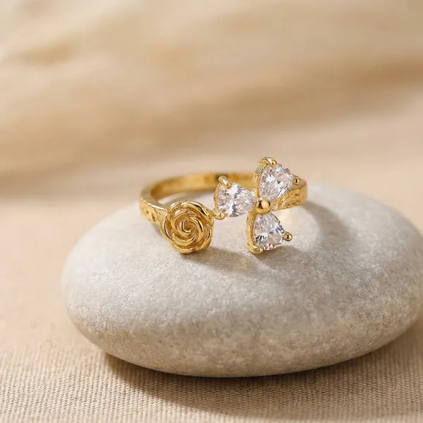 Elegant_Butterfly_And_Rose_Gold_Ring_Set