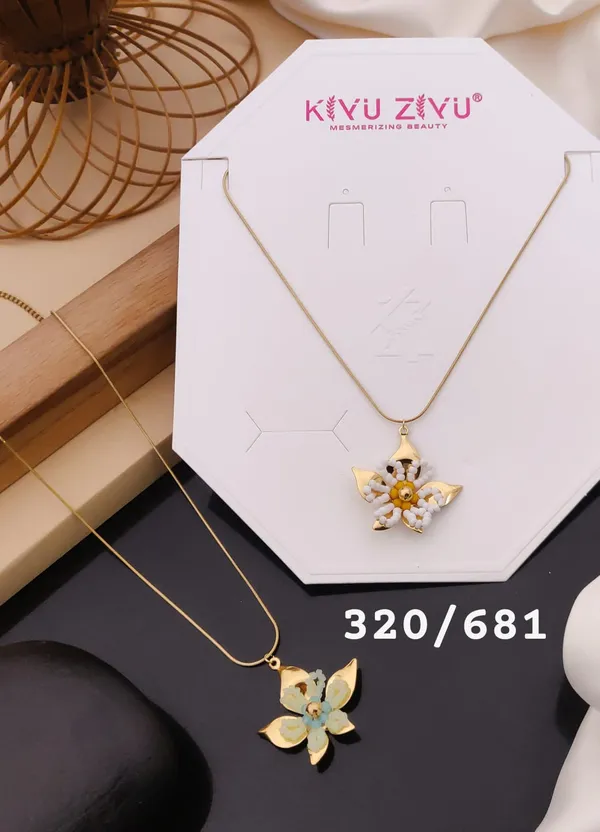 Elegant_Flower_Pendant_Gold-Tone_Necklace_With_Pearl_Center