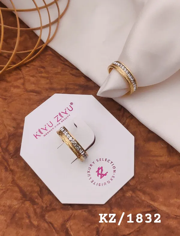 Elegant_Gold-Toned_Crystal_Ring_With_Double_Band_Design