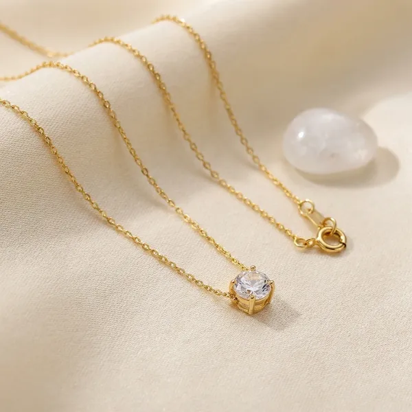 Delicate_Gold_Chain_Necklace_With_Solitaire_Crystal_Pendant