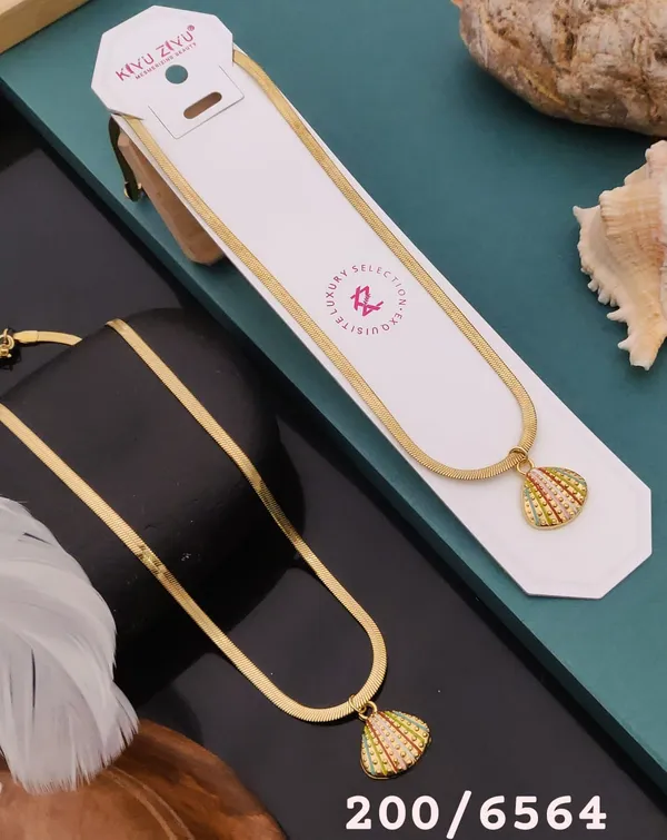 Gold_Tone_Shell_Pendant_Necklace_With_Chain