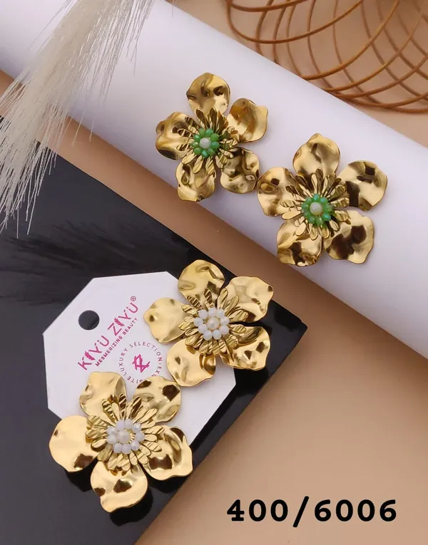 Golden_Flower_Stud_Earrings_With_Pearl_Center