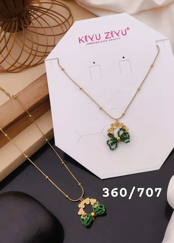 Gold-Toned_Floral_Green_Stone_Pendant_Necklace_Set