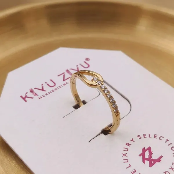 Elegant_Gold-Toned_Cowrie_Shell_Adjustable_Ring
