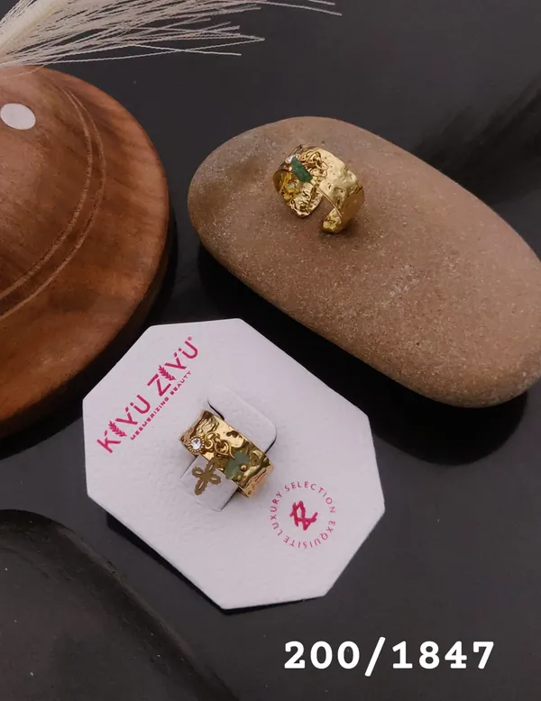 Kyyu_Zayu_Golden_Textured_Ring_-_Exquisite_Handcrafted_Design