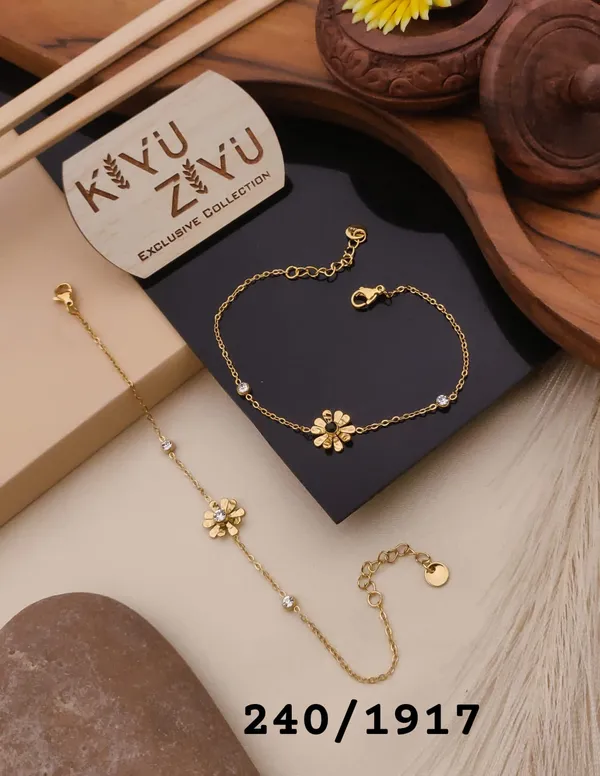 Kiyu_Ziyu_Exclusive_Collection_Gold-Toned_Floral_Bracelet_Set