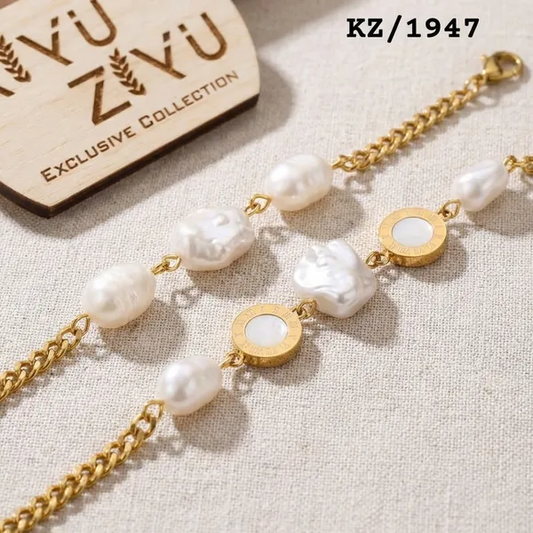 Kiyu_Exclusive_Pearl_And_Gold_Disc_Bracelet_Set_(Set_Of_2)