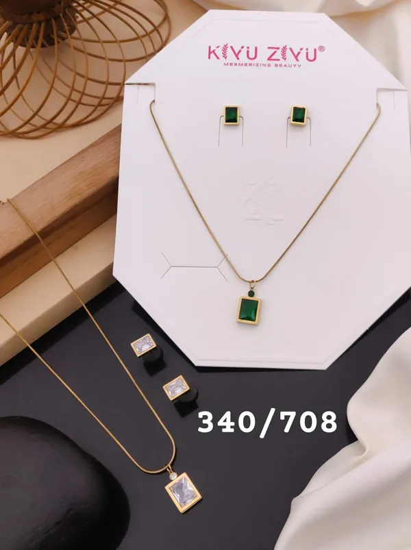 Elegant_Green_Stone_Pendant_Necklace_And_Earrings_Set