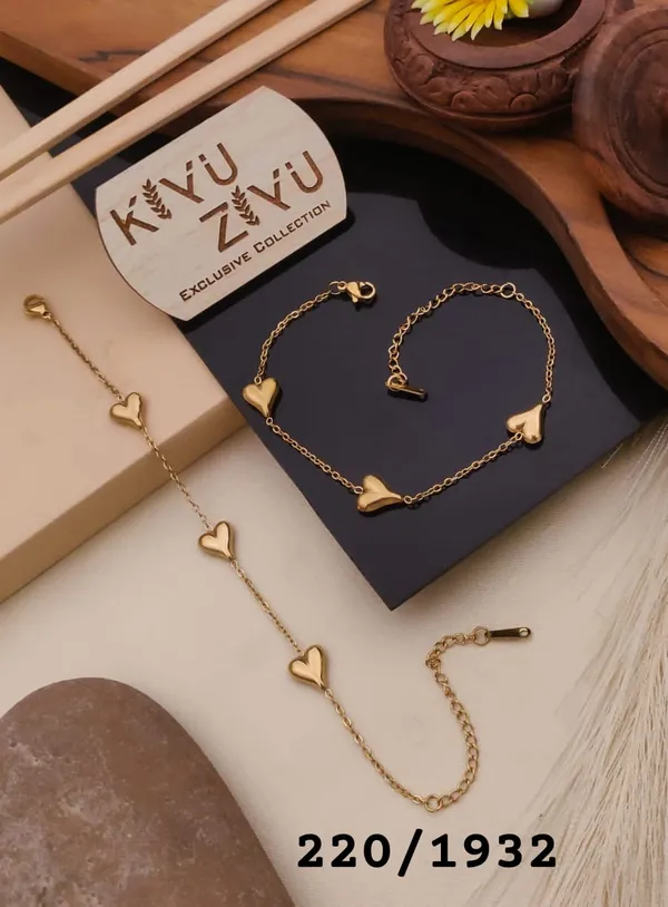 Kavu_Zuvu_Exclusive_Collection_Gold_Heart_Charm_Bracelet_And_Anklet_Set