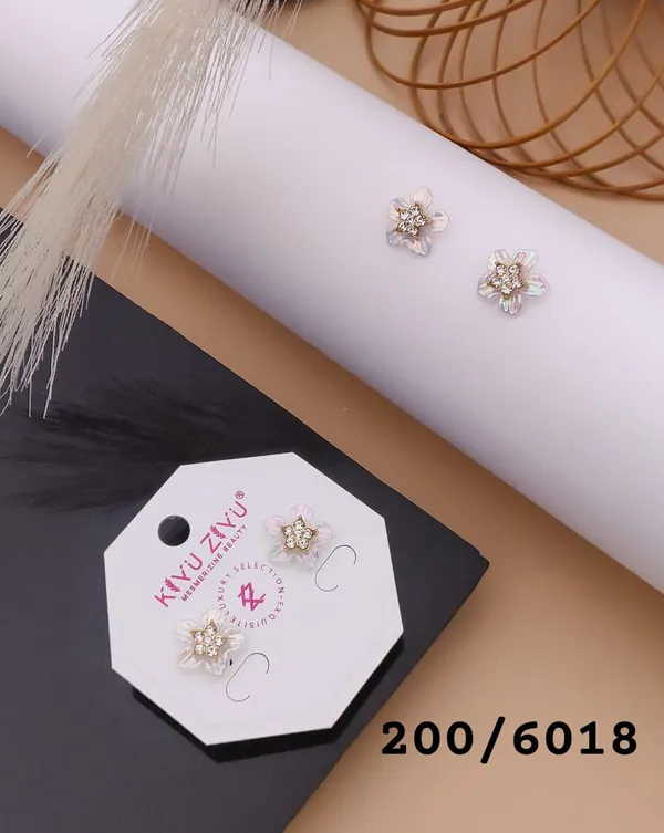 Elegant_Floral_Crystal_Stud_Earrings