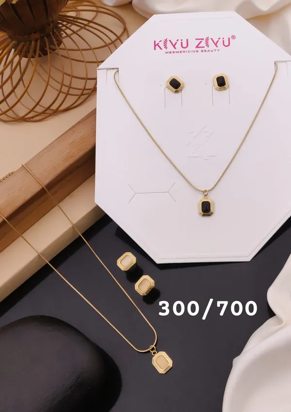 Elegant_Black_And_Gold_Pendant_Necklace_With_Matching_Earrings_Jewelry_Set