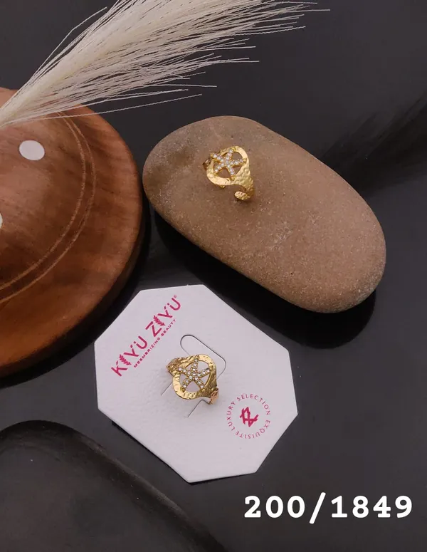 Elegant_Gold-Plated_Irregular_Shape_Ring
