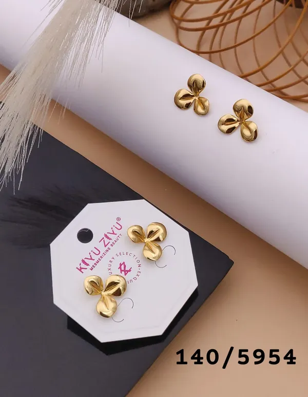 Gold-Toned_Floral_Stud_Earrings