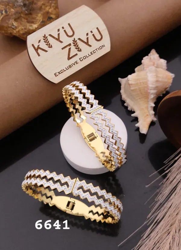 Kyvu_Znzu_Exclusive_Collection_-_Elegant_Gold_And_Silver_Zigzag_Crystal_Bracelet_Set