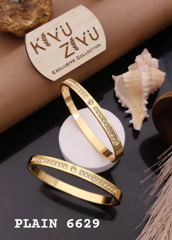 Exclusive_Collection_Gold-Tone_Bangle_Set_With_Crystal_Embellishments_-_Plain_6629