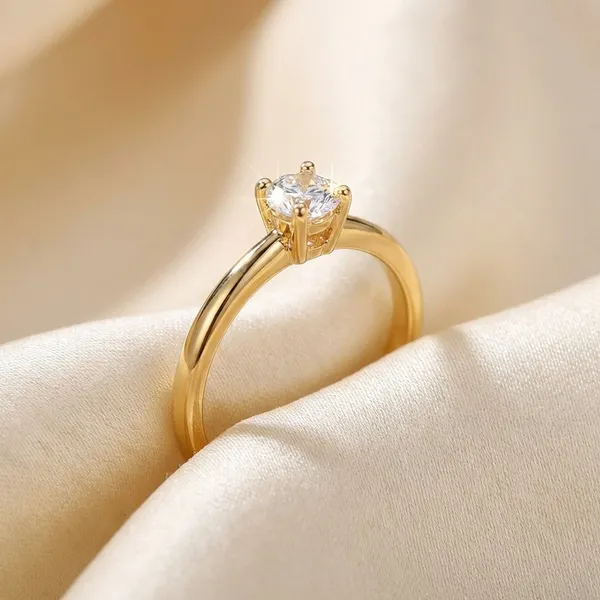 Minimalist_Single_Stone_Gold_Ring