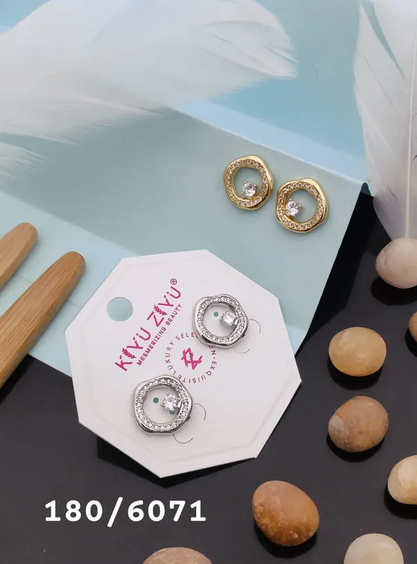 Elegant_Circle_Stud_Earrings_With_Crystal_Accent