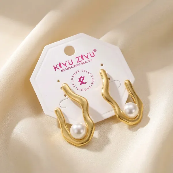 Elegant_Gold-Tone_Pearl_Drop_Earrings