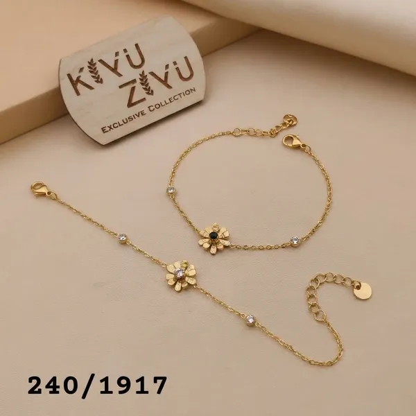 Kiyu_Ziyu_Exclusive_Collection_Gold-Toned_Floral_Bracelet_Set