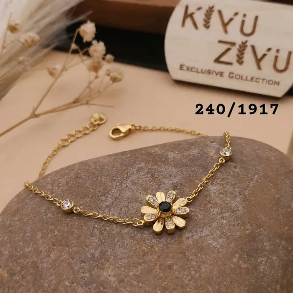 Kiyu_Ziyu_Exclusive_Collection_Gold-Toned_Floral_Bracelet_Set