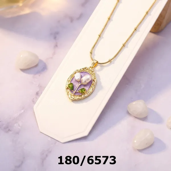 Delicate_Gold-Toned_Floral_Pendant_Necklace_With_Gemstone_Accents