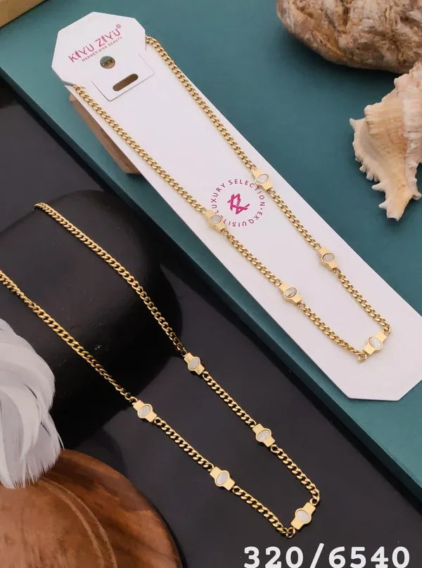 Gold-Plated_Chain_Necklace_With_Circular_Charm_Accents