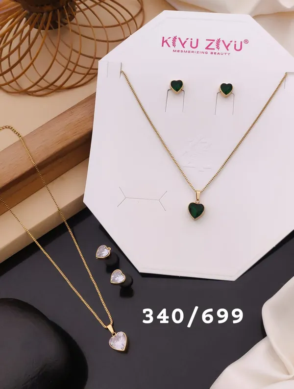 Heart-Shaped_Pendant_Necklace_And_Earrings_Set
