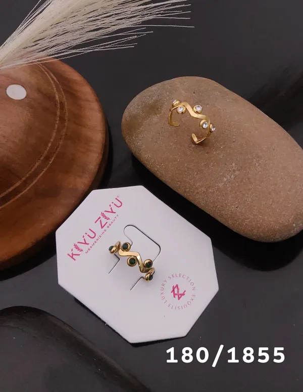 Elegant_Wave_Design_Gold-Toned_Stud_Rings