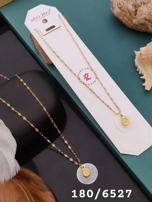 Dainty_Gold-Toned_Disc_Pendant_Necklace_With_Chain