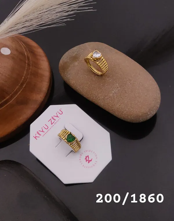 Elegant_Gold-Plated_Adjustable_Ring_With_Gemstone