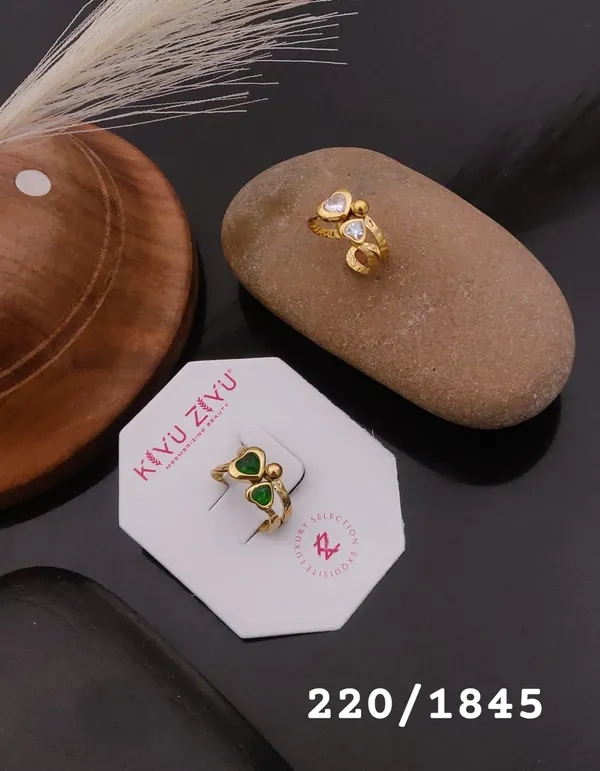 Heart-Shaped_Stone_Ring_-_Gold_Finish_(Set_Of_2)