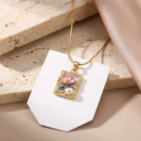 Sparkling_Crystal_Pendant_Necklace_Gold_Chain_With_Colorful_Gemstone_Charm