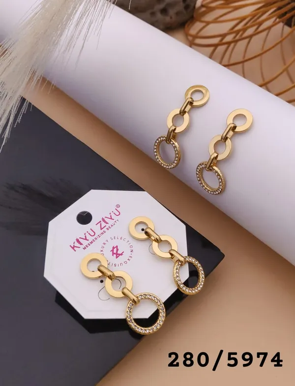 Gold-Toned_Circular_Link_Drop_Earrings_With_Textured_Hoop_Design