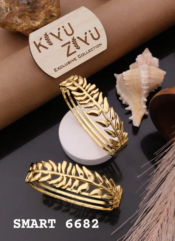 Kiyu_Ziyu_Exclusive_Collection_Gold-Tone_Leaf_Design_Cuff_Bracelet_Set_(Smart_6682)