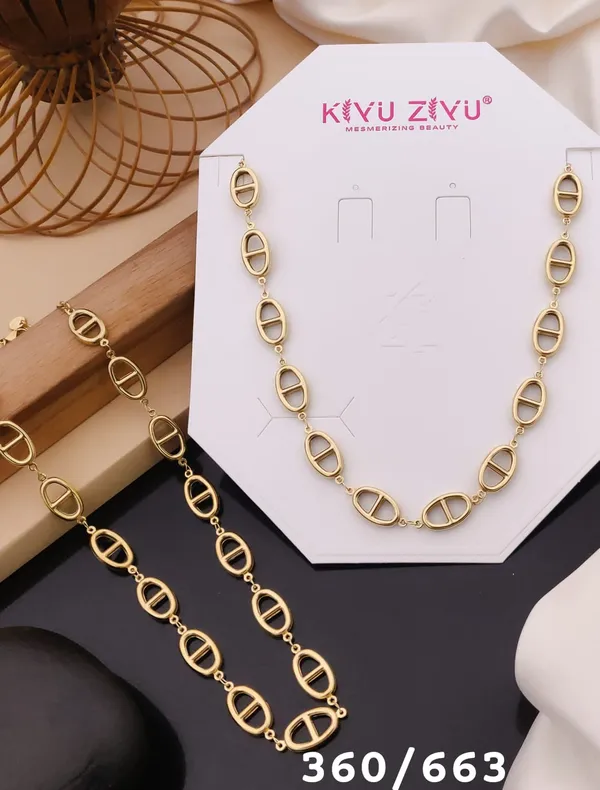 Gold-Toned_Oval_Link_Chain_Necklace