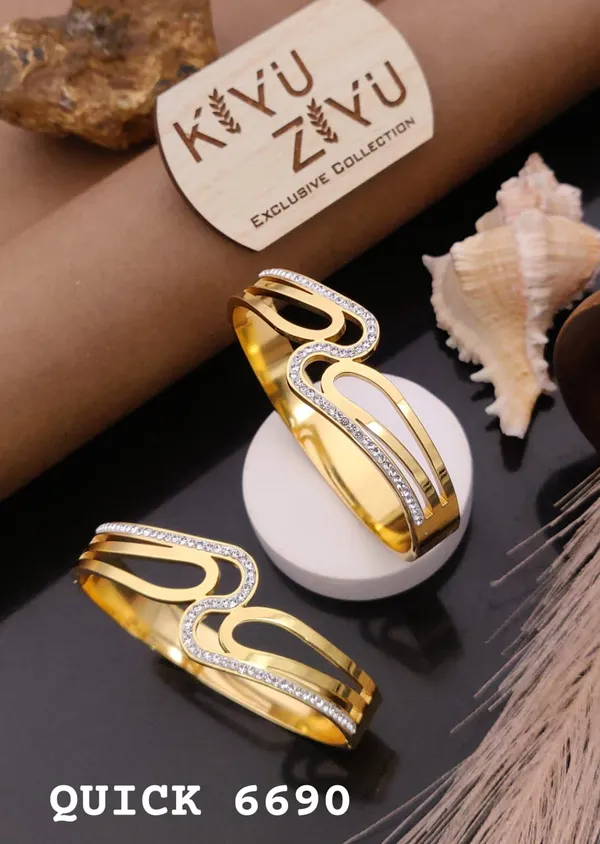 Kivu_Zivu_Exclusive_Collection_Gold-Toned_Couple_Rings_With_Crystal_Accents_-_Quick_6690